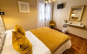 Hostal El Bomba